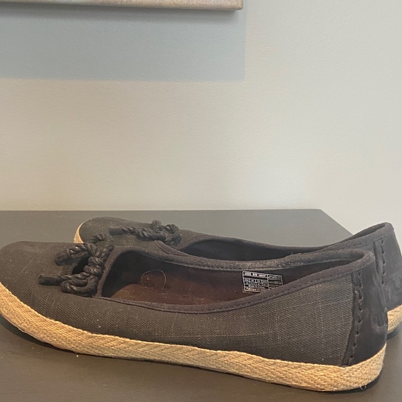 UGG Women's Black and Tan Espadrille Shoes - Picture 3 of 7